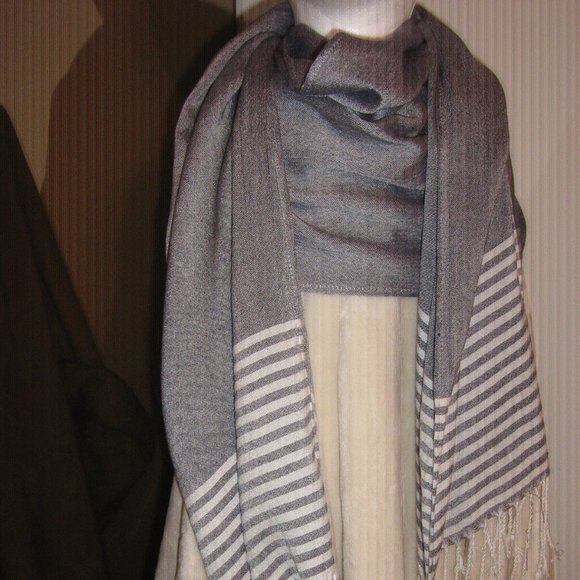 Ladies Scarves Set of 3. $5.00 AS AN ADD ON - Picture 4 of 5